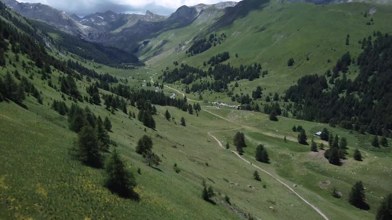 飞越海上阿尔卑斯山视频素材