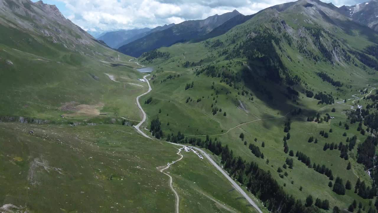 飞越海上阿尔卑斯山视频素材