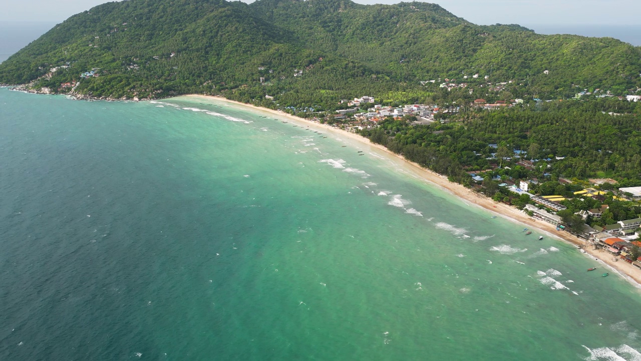 涛岛景观，游客风筝冲浪，鸟瞰视频素材