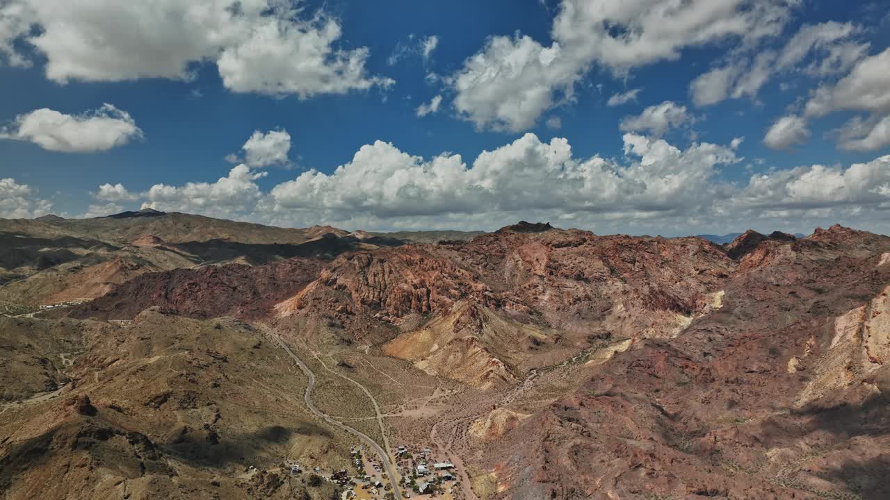 天空中有云的山脉的风景视频素材