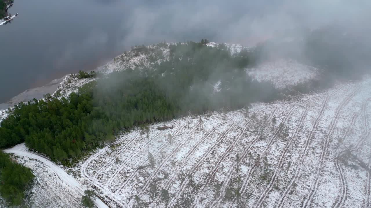 雪域或牧场的高角度照片。向上倾斜显示美丽的湖泊和山脉的镜头。英国苏格兰视频素材