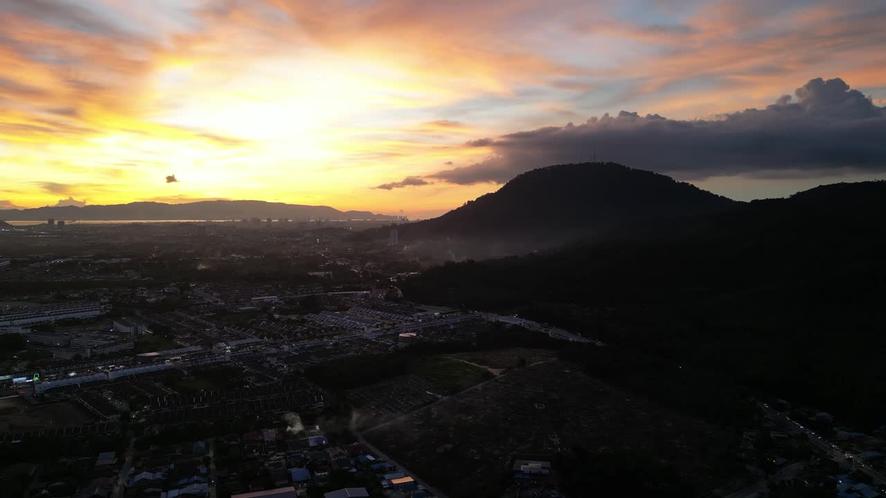 夕阳在马昌布北的山丘上视频素材