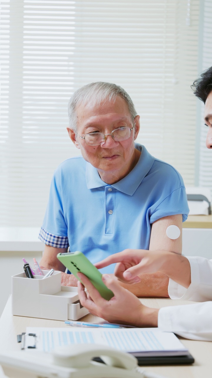 医生教人们使用CGM视频素材