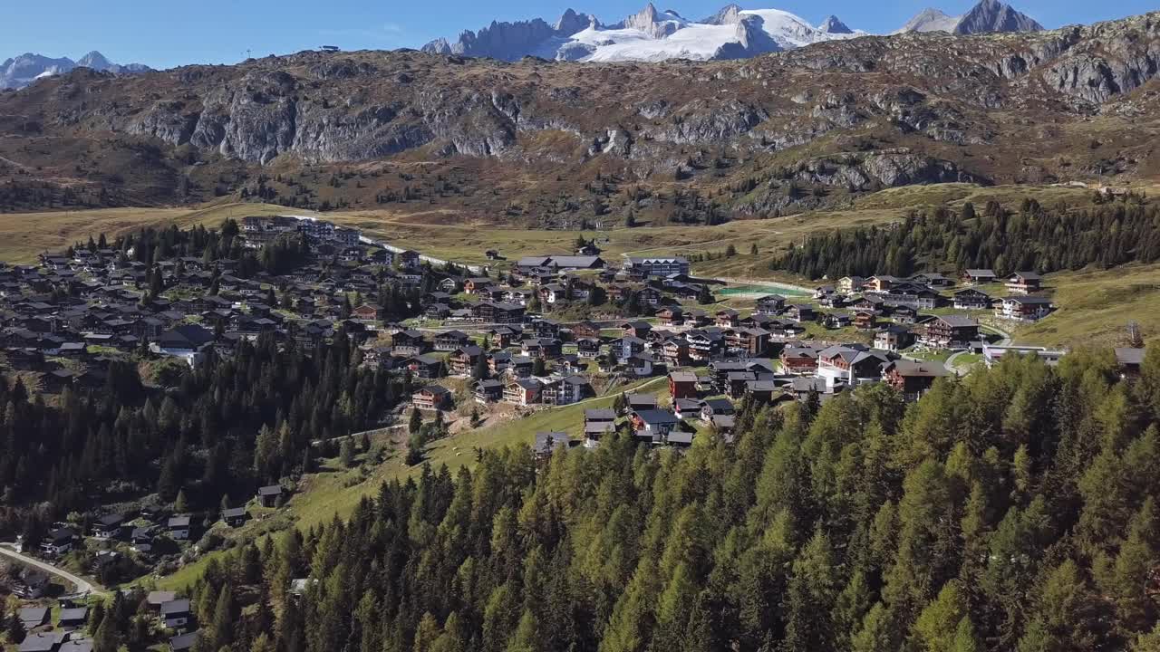 鸟瞰瑞士瓦莱州无车山村Bettmeralp。视频素材