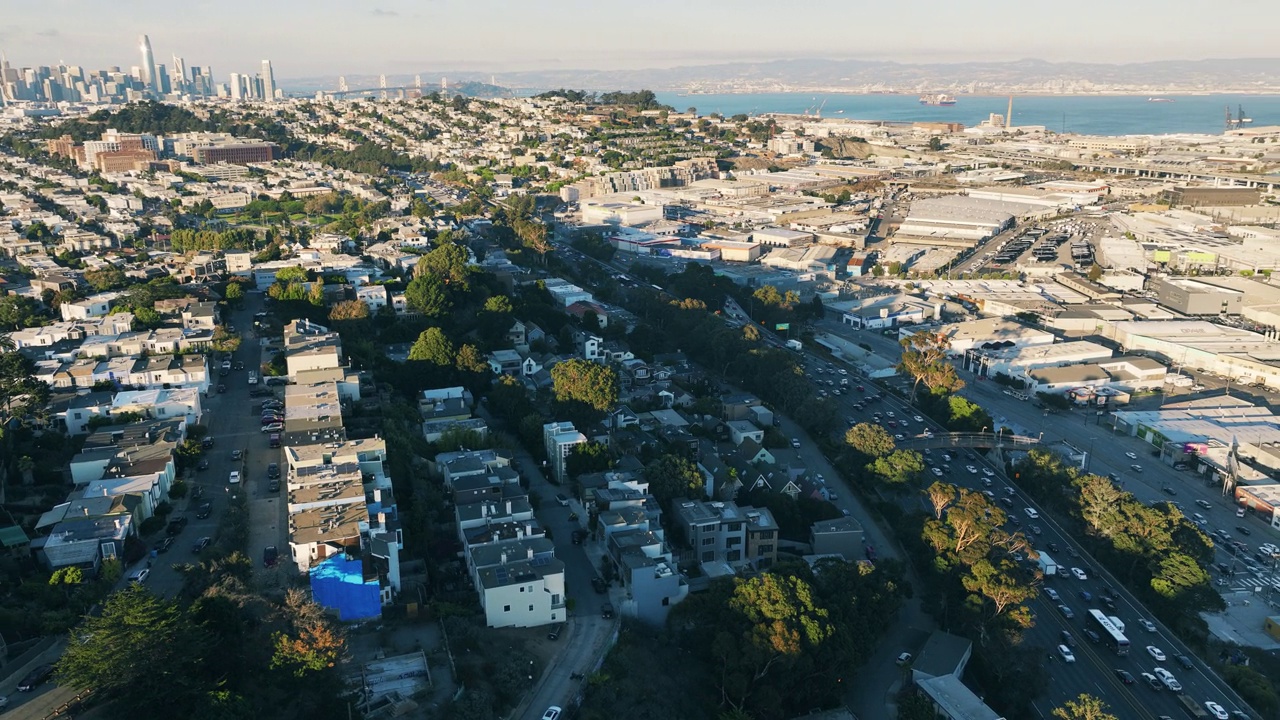 旧金山电影鸟瞰图:迷人的城市景观和令人惊叹的海岸美景视频素材