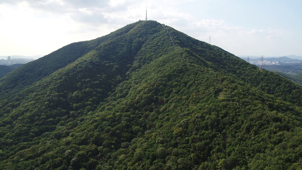 京畿山和天空风景/京畿区，仁川，韩国视频素材