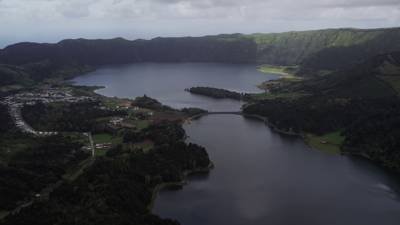 全景航拍双湖塞特Cidades， <s:1>奥米格尔，亚速尔群岛视频素材