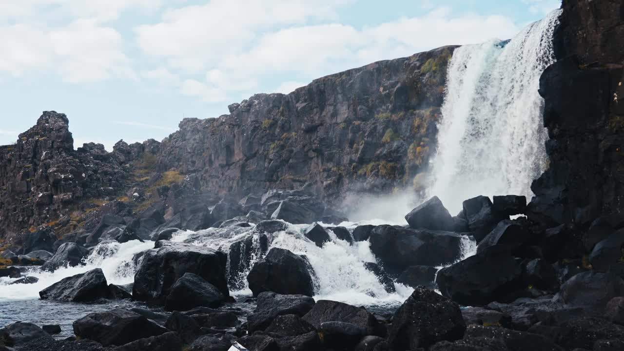 Oxararfoss，壮观的冰岛瀑布。视频素材