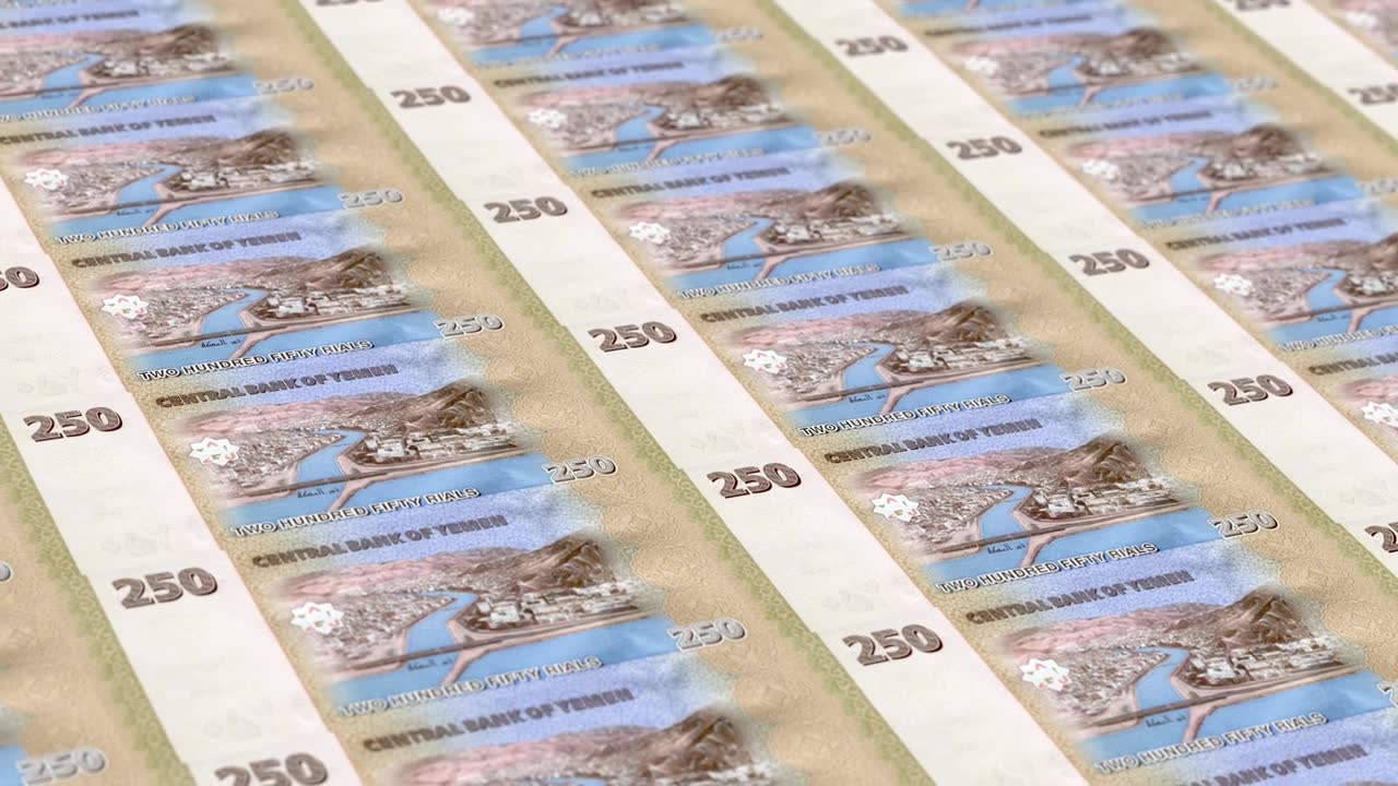 也门里亚尔250钞票钞票印刷厂，印刷二百五十也门里亚尔，印刷机印刷出也门里亚尔，由货币印刷机印刷250也门里亚尔钞票观察和储备侧-无缝循环视频素材画面1