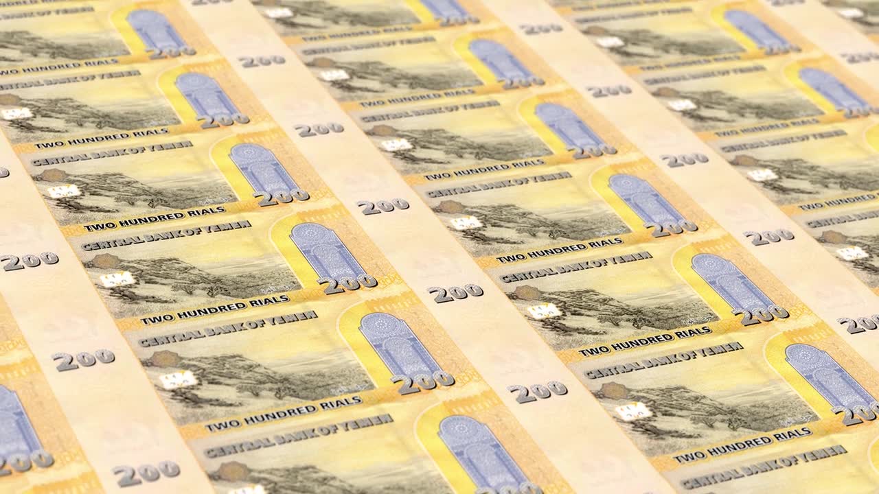 也门里亚尔200钞票印钞厂，印200也门里亚尔，印刷机印出也门里亚尔，由货币印刷机印钞200也门里亚尔钞票观察和储备侧-无缝循环视频素材画面1