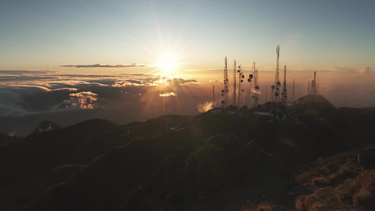 巴拿马巴鲁火山山顶上的日出日落视频素材