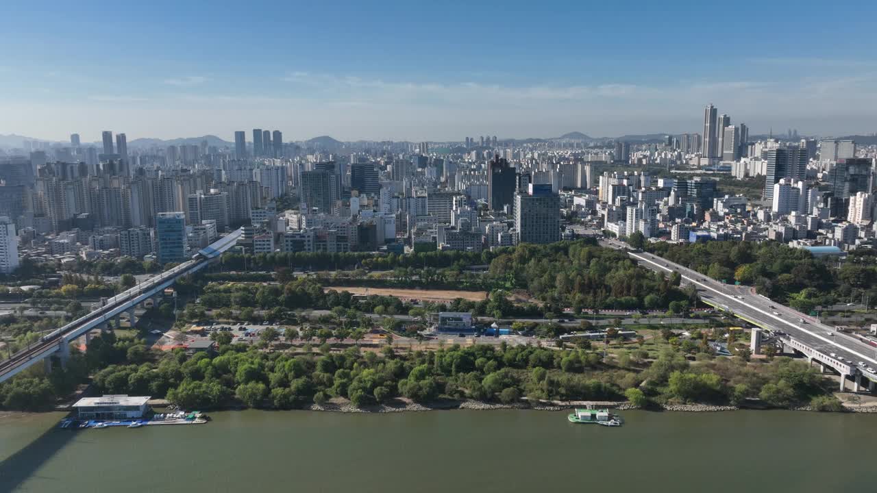 党山铁路桥、杨花桥、奥林匹克高速公路及其周边/韩国首尔永登浦区视频素材