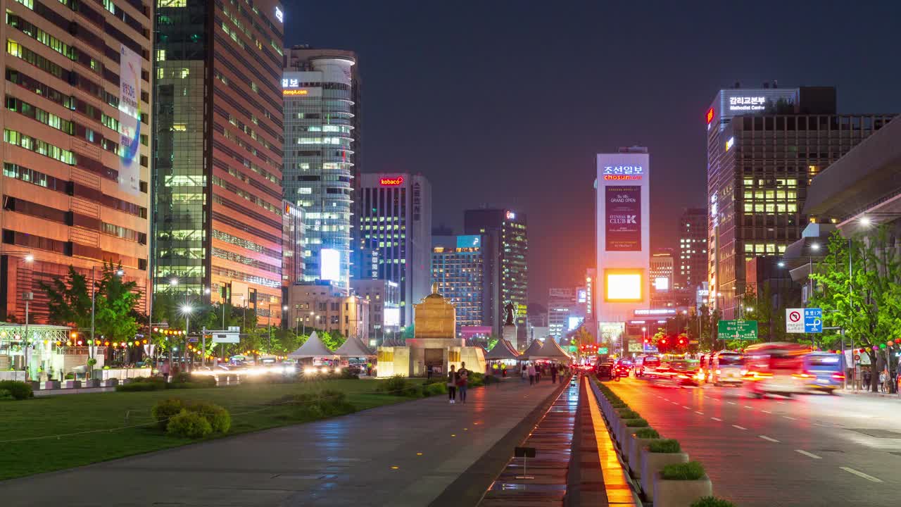 韩国首尔钟路区，光化门广场，世宗文化会馆及周边夜景视频素材