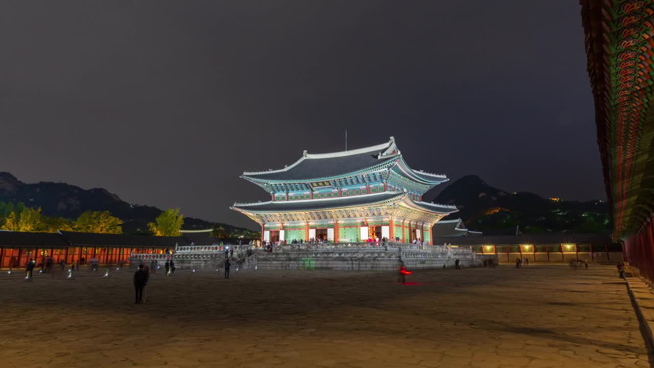 韩国首尔钟路区，夜间景福宫的根政殿视频素材