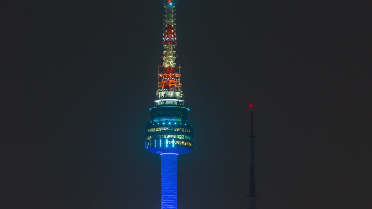 N首尔塔、观景台及周边夜景/韩国首尔龙山区视频素材