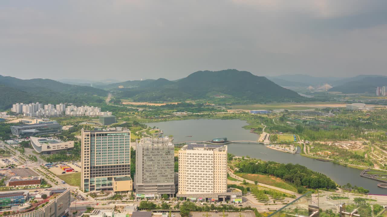 Sejong-dong湖公园，公寓，高效公寓，白天的图书馆/ Sejong-si，韩国视频素材