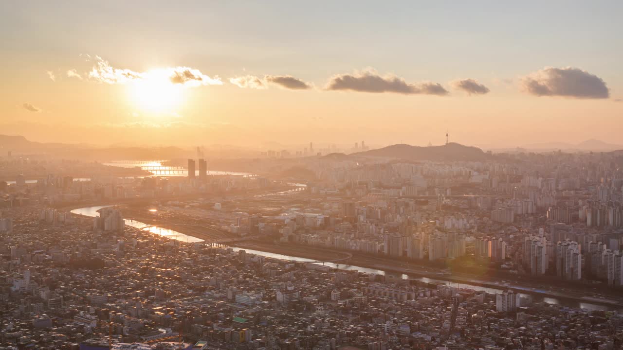 韩国首尔中浪区，东部高速公路和周边白天和黑夜视频素材