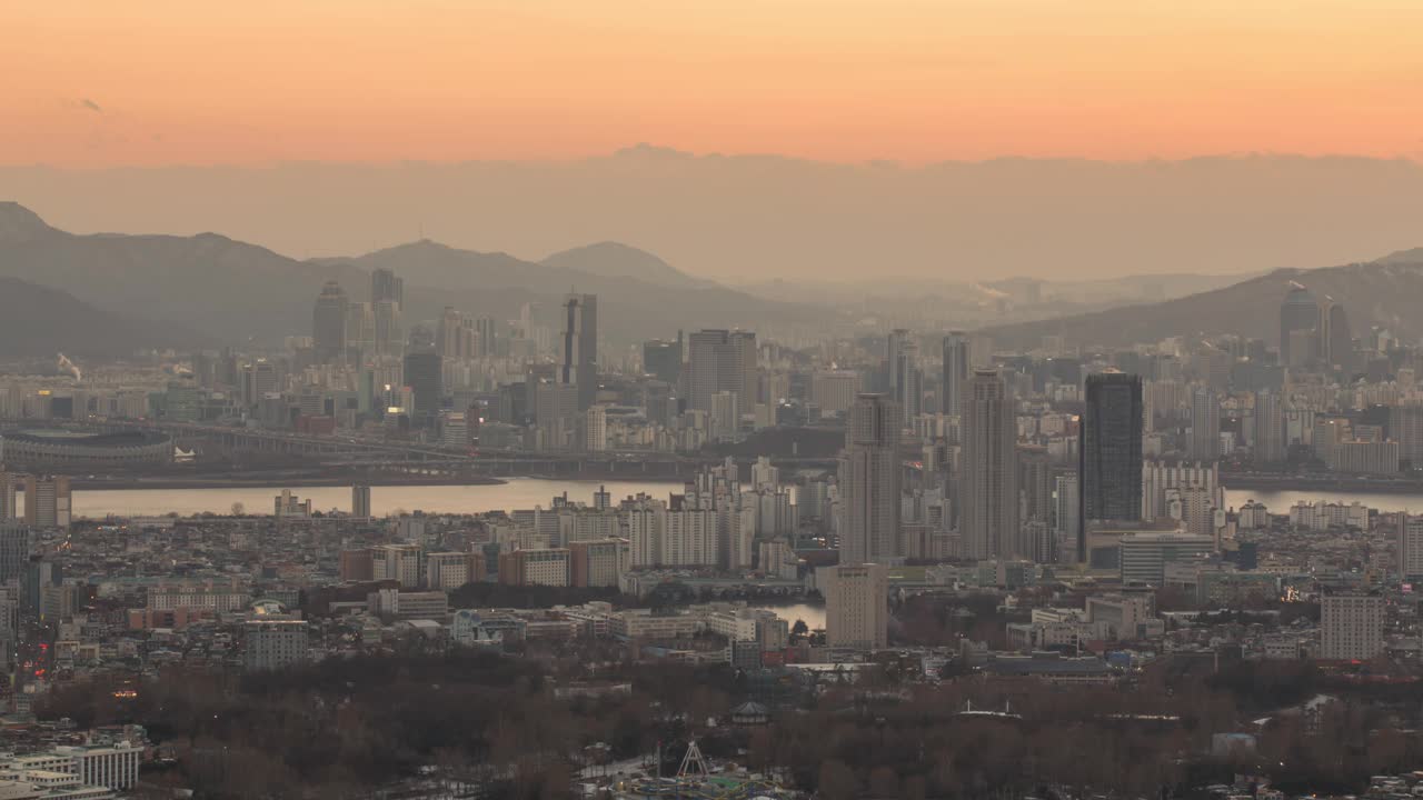 韩国首尔广津区，日落时分的三成洞、奥林匹克大道、贸易中心及周边地区视频素材