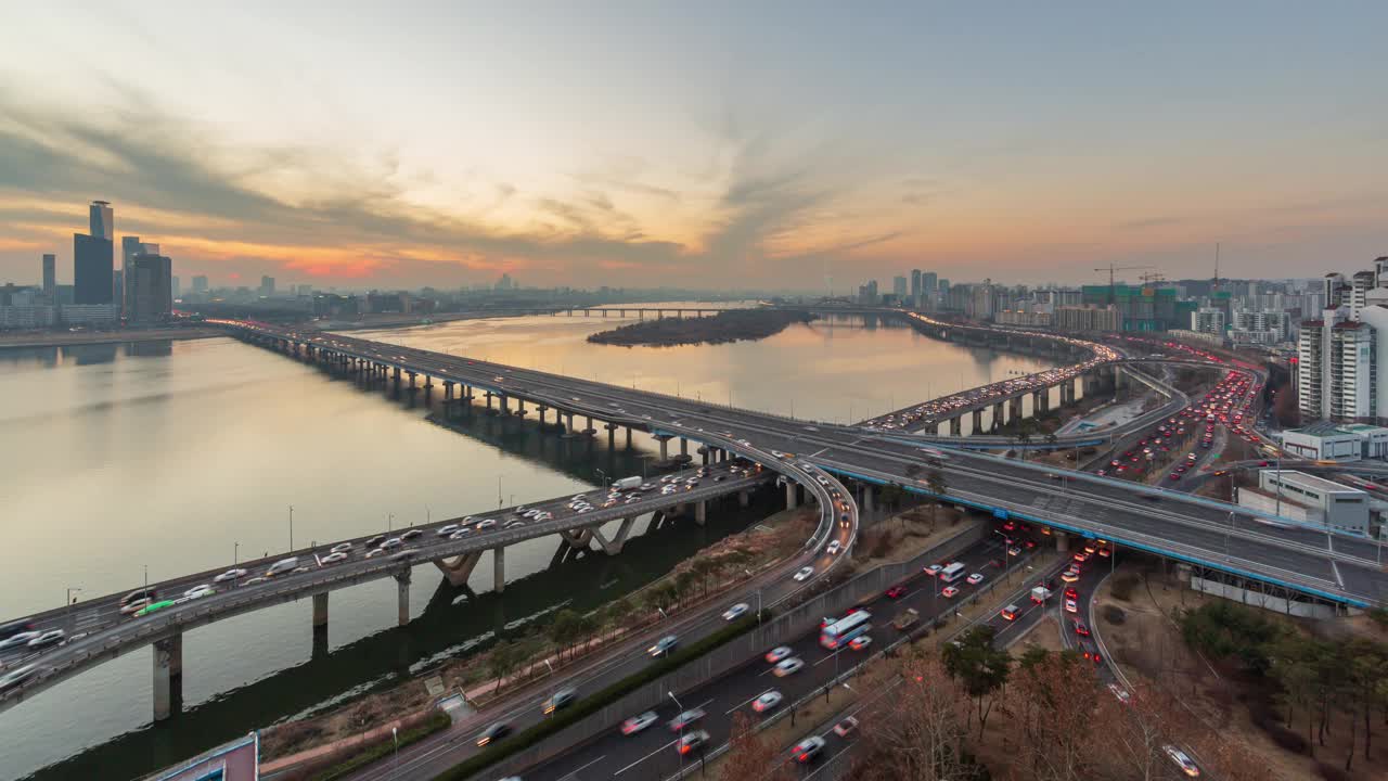 首尔永登浦区汝矣岛、马浦大桥、西江大桥、江边北路高速公路及周边视频素材