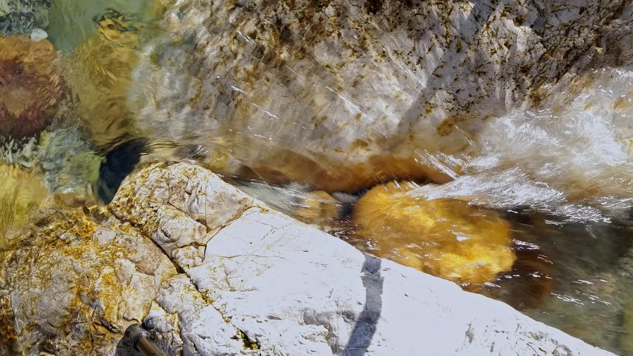 河流流动的细节视频素材