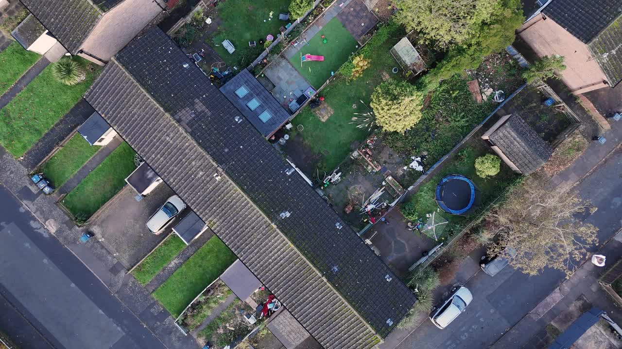 英国郊区生活和住宅街道鸟瞰图视频下载