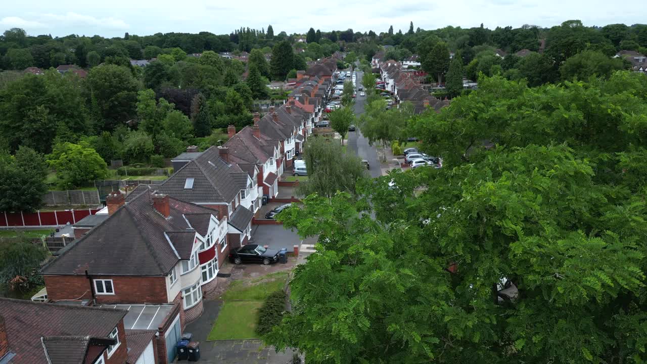 英国伯明翰的街道、郊区和房屋鸟瞰图视频素材