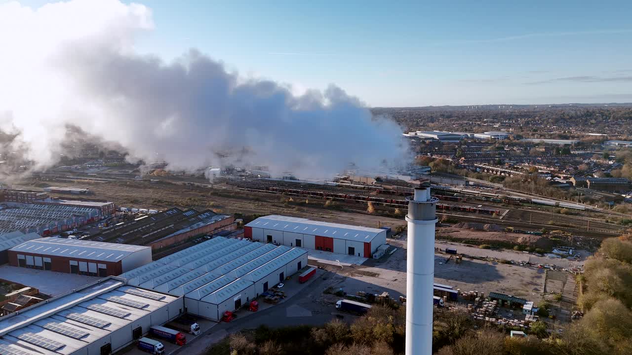 工业烟雾造成的大气排放和污染视频下载