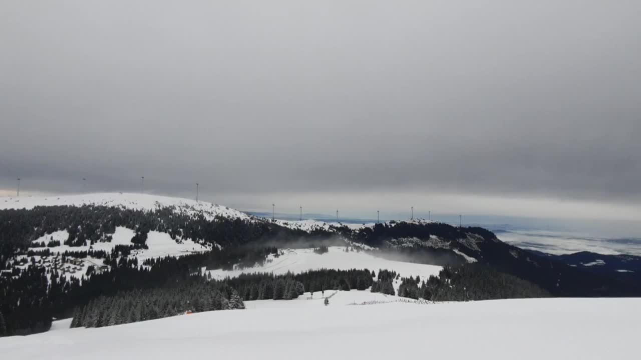 冬季高山滑雪场景观视频素材