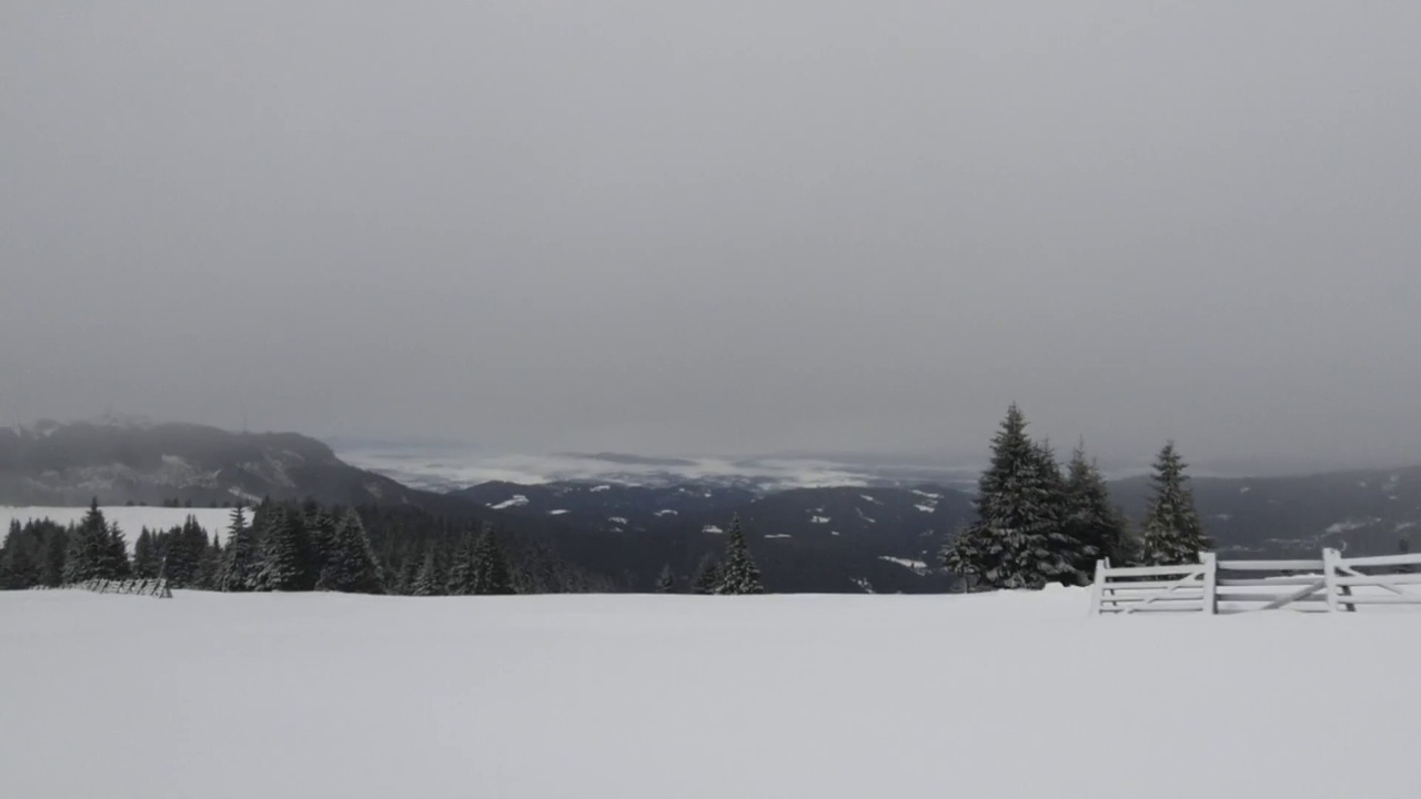 冬季高山滑雪场景观视频素材