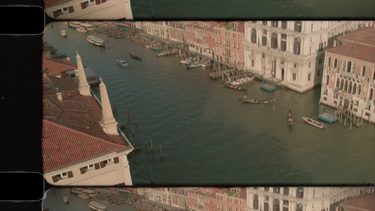 阳光下的意大利威尼斯大运河鸟瞰图。4 k视频下载