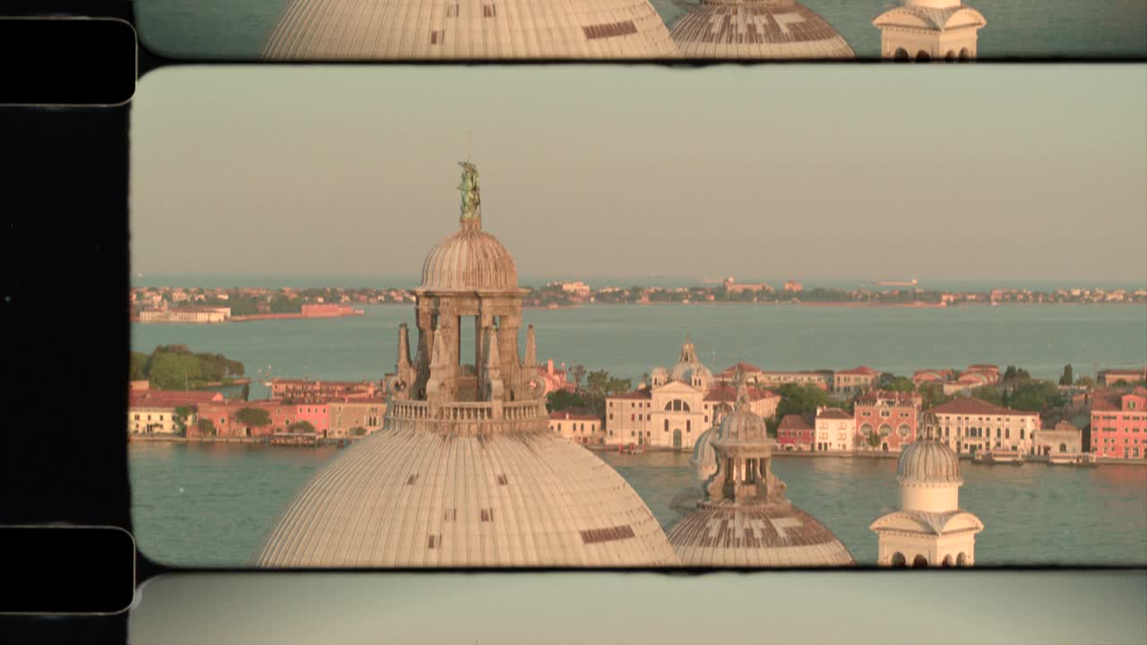 在阳光下的意大利威尼斯，圣玛丽亚大教堂的穹顶鸟瞰图。4 k视频下载