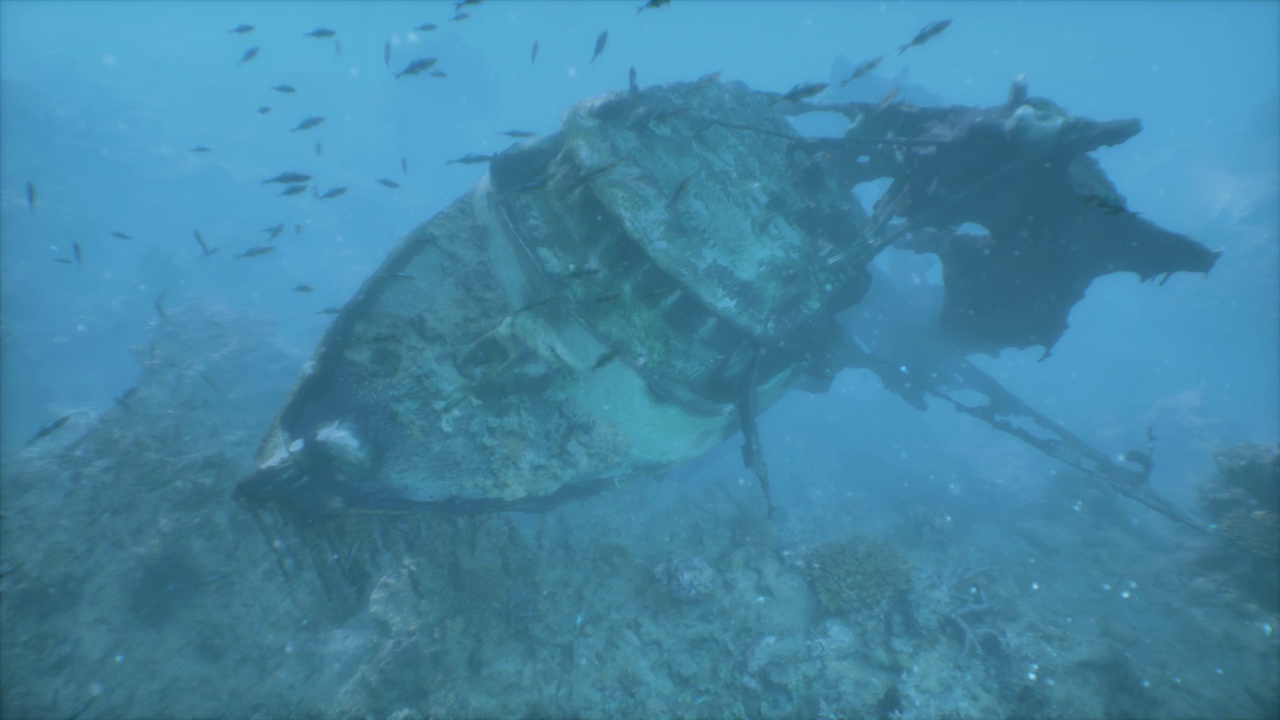 船沉在海水里视频素材