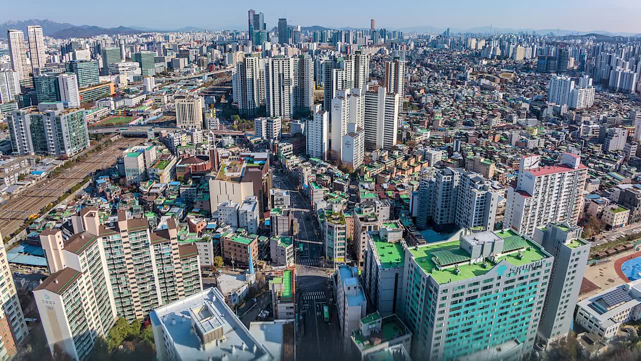 永登浦站、地铁、建筑物、道路和周围环境/韩国首尔永登浦区视频素材