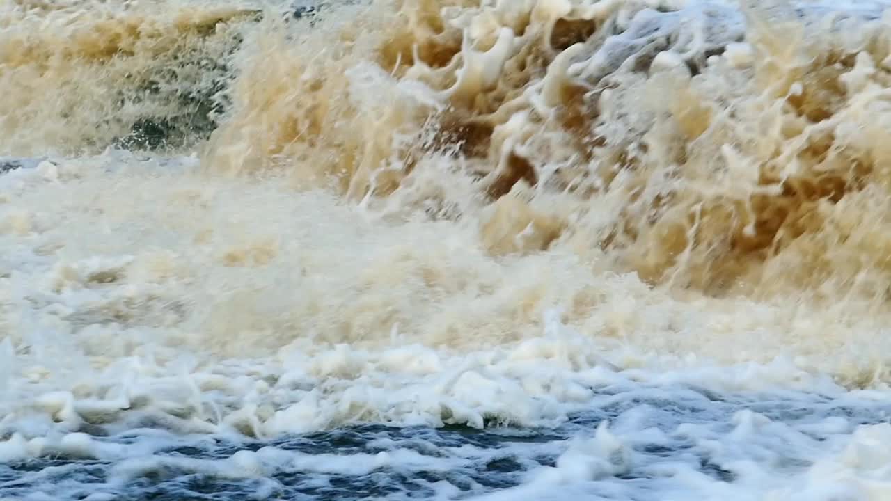 瀑布，激流汹涌视频素材