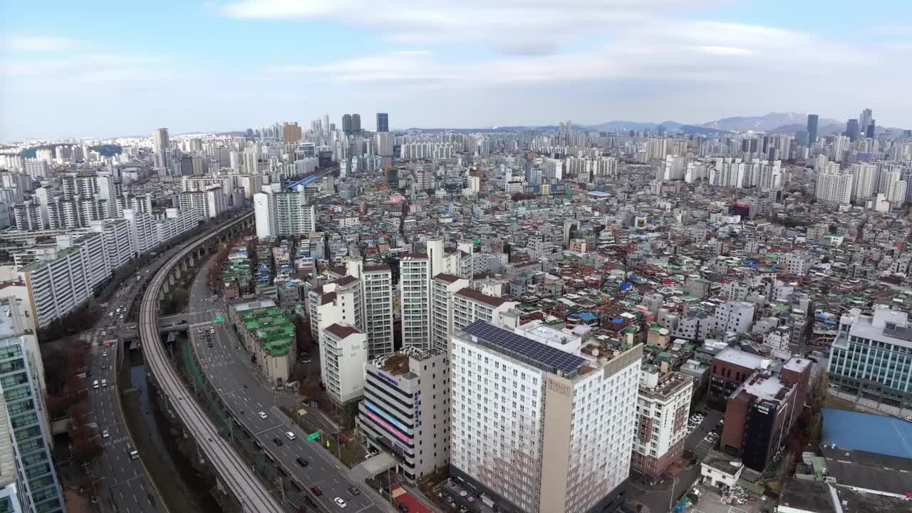 韩国首尔永登浦区汝矣岛、大林站、地铁、建筑物、道路、周边视频素材