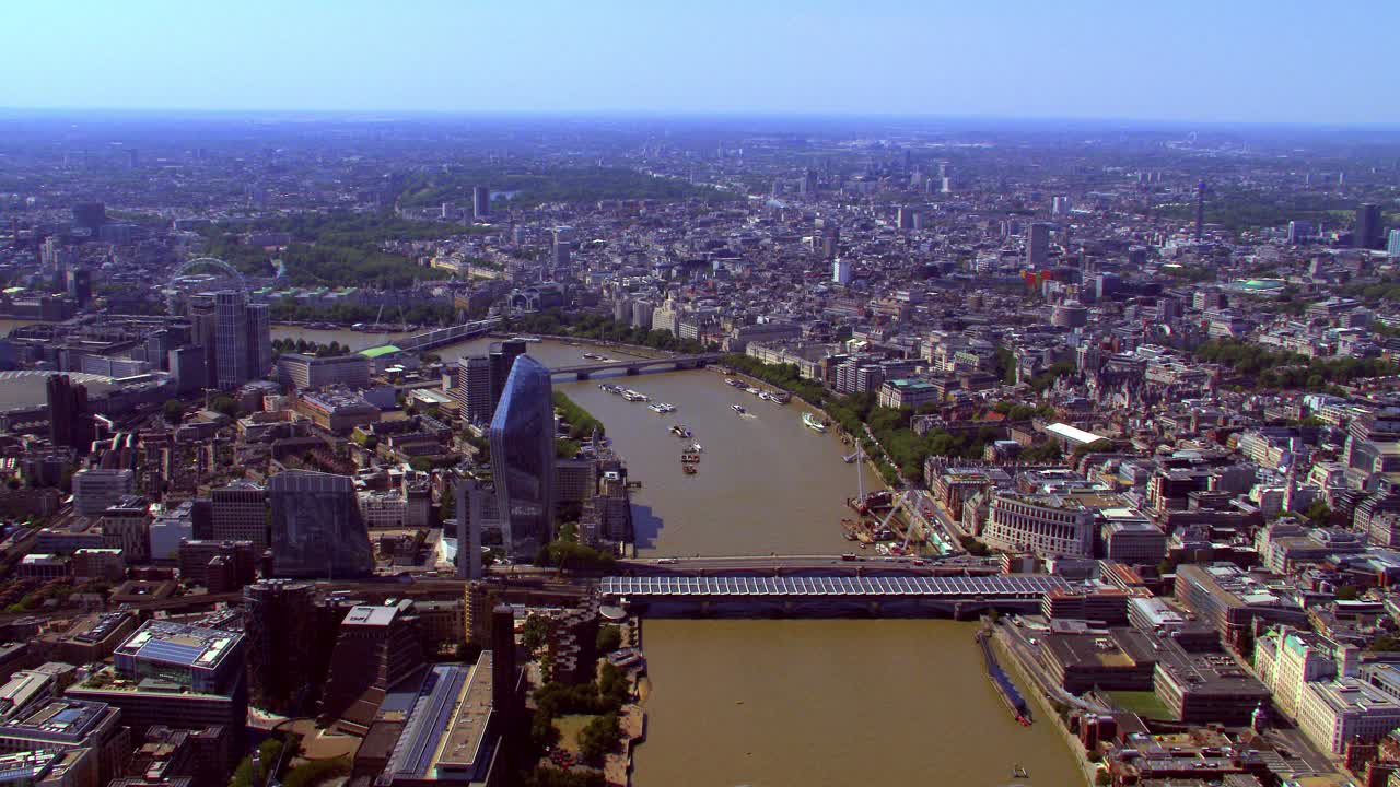 伦敦市中心和泰晤士河鸟瞰图，英国。4 k视频下载