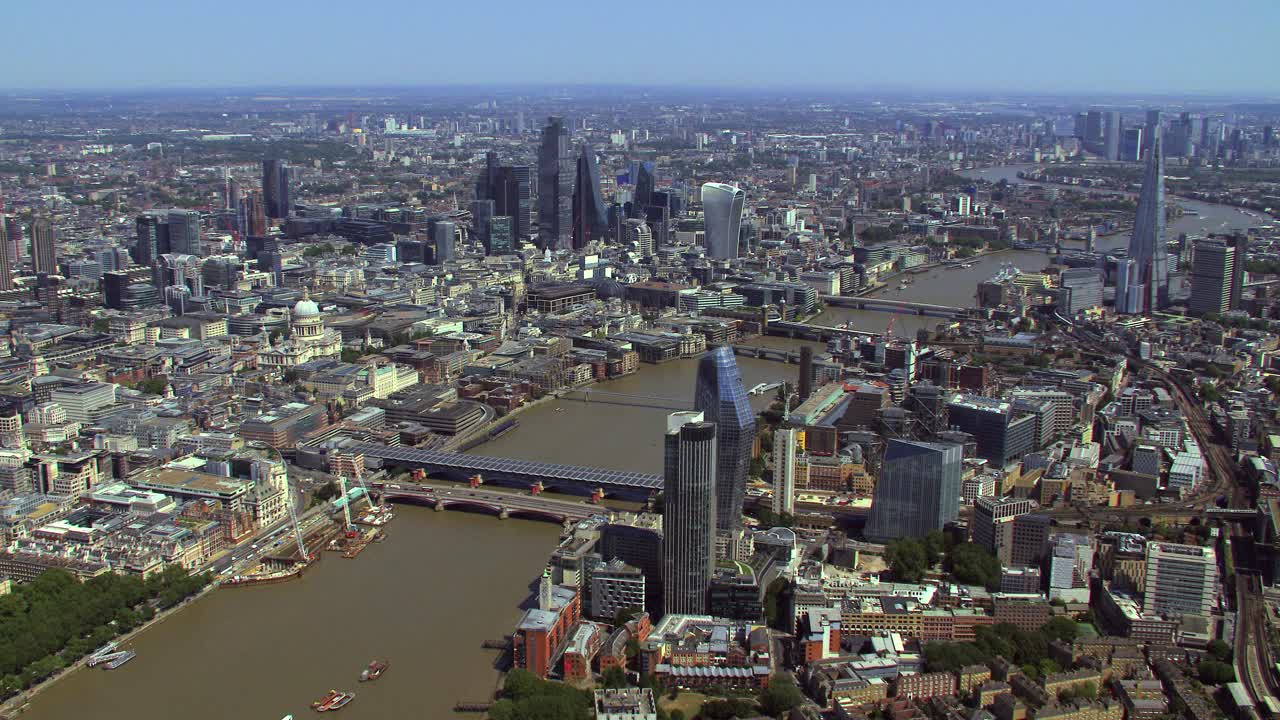 伦敦市中心和泰晤士河鸟瞰图，英国。4 k视频下载
