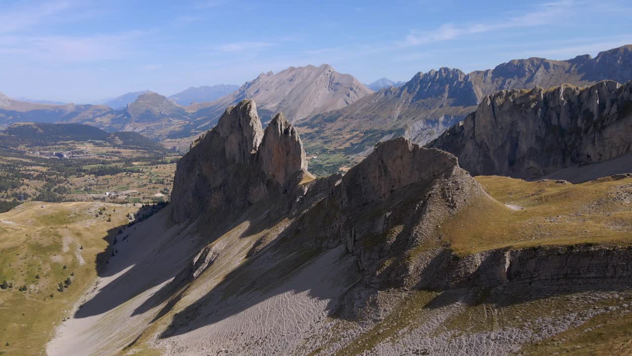 鸟瞰图克里特岛d'Ane峰在Devoluy地块山脉。上阿尔卑斯，阿尔卑斯山，法国视频素材