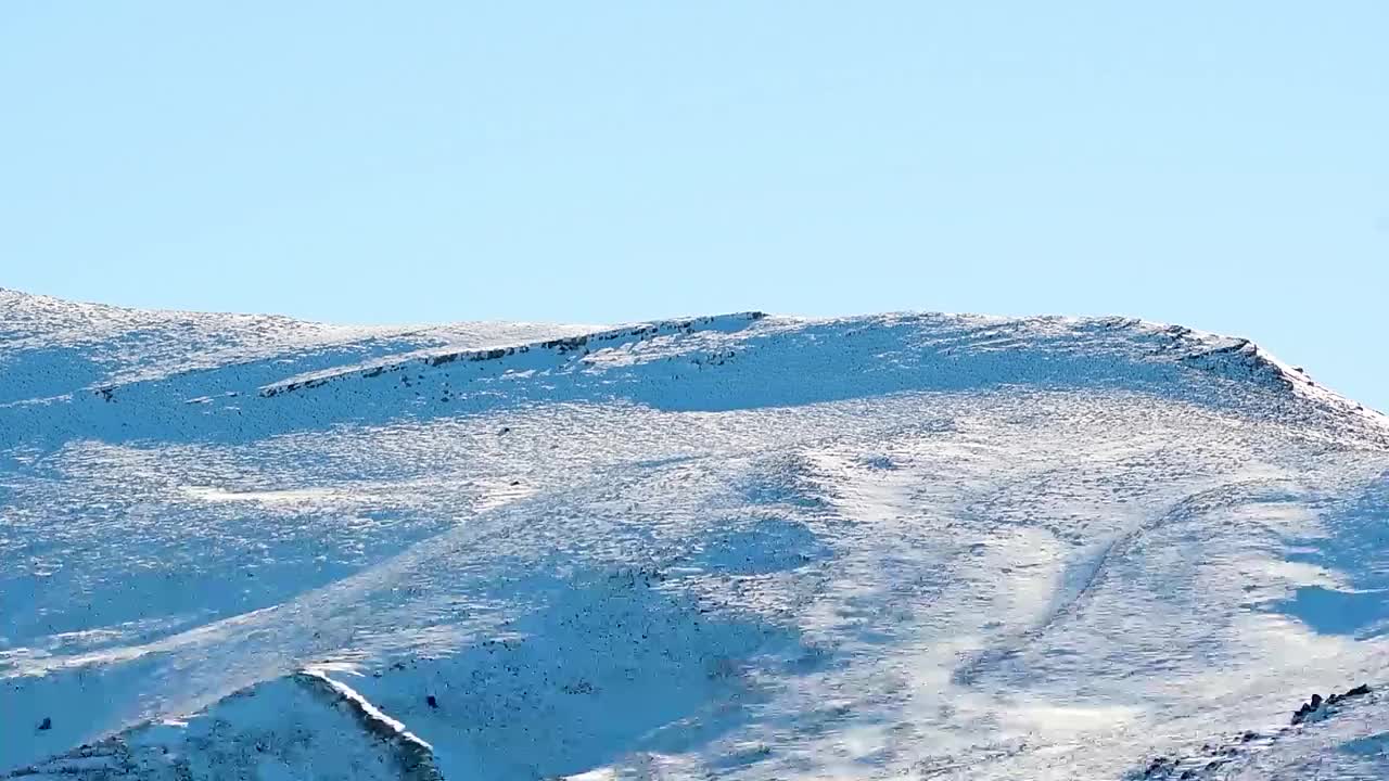 Djebal El Mehmel在被雪覆盖的奥雷斯山脉视频素材