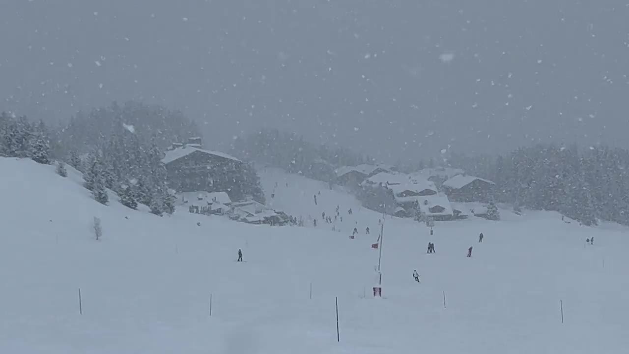 滑雪胜地冬天下大雪视频素材