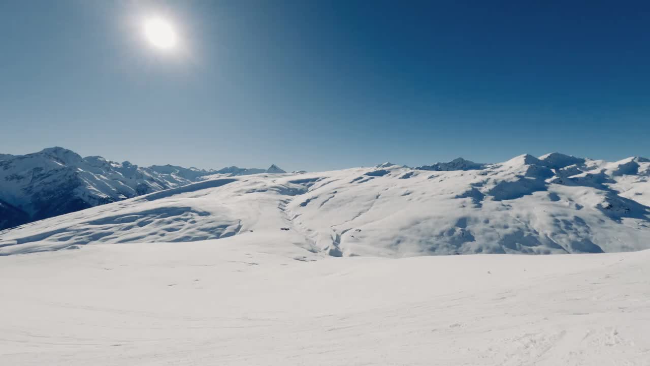 美丽的阳光明媚的一天，在滑雪地区Surselva Obersaxen Mundaun瑞士阿尔卑斯山50帧视频素材