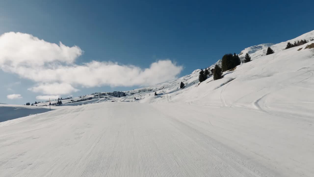 美丽的阳光明媚的一天，在滑雪地区Surselva Obersaxen Mundaun瑞士阿尔卑斯山50帧视频素材