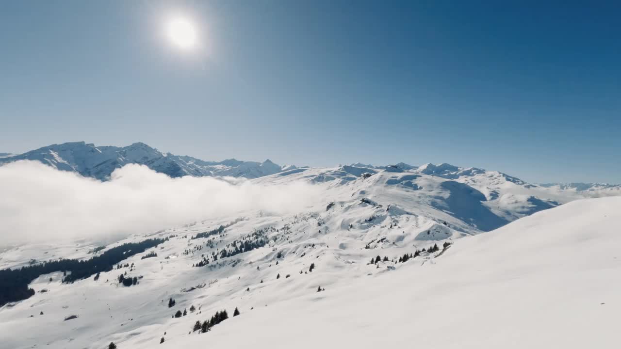 美丽的阳光明媚的一天，在滑雪地区Surselva Obersaxen Mundaun瑞士阿尔卑斯山50帧视频下载