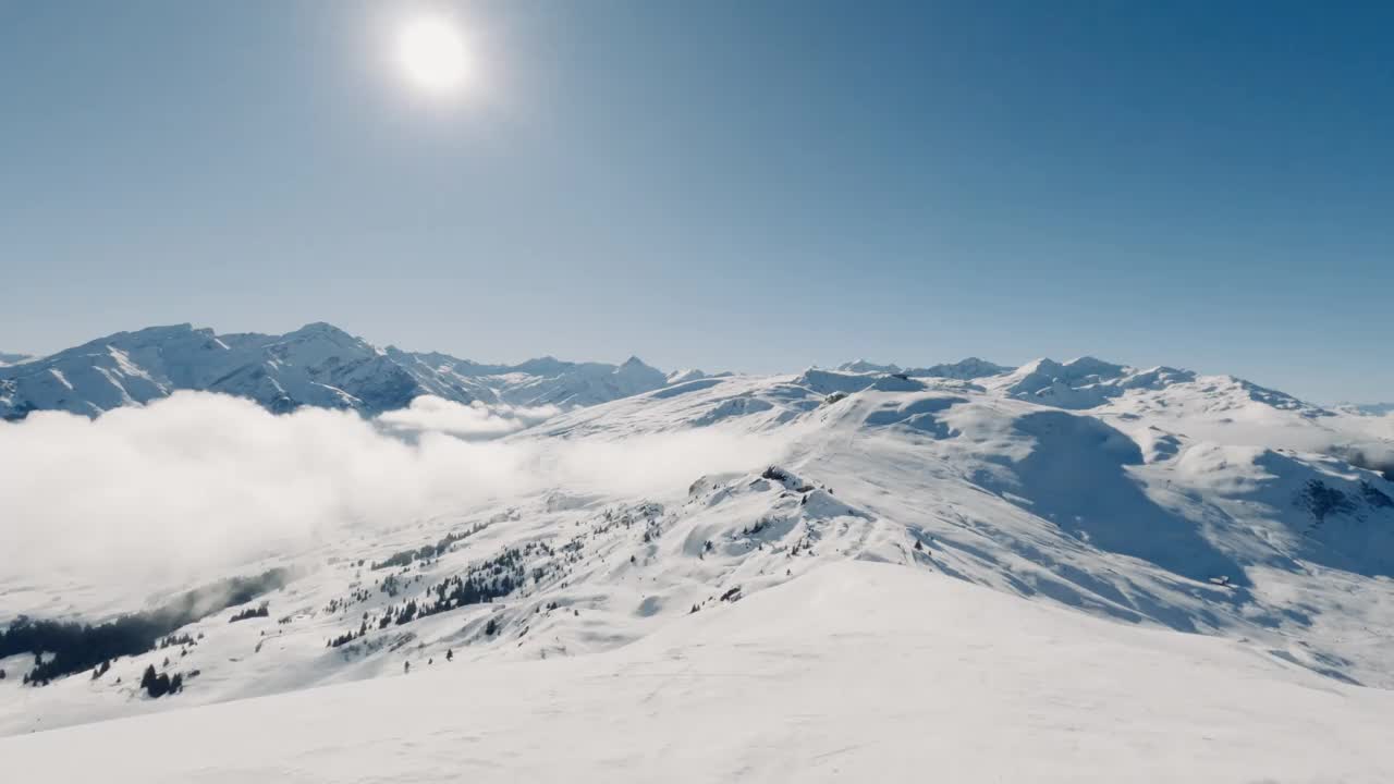 美丽的阳光明媚的一天，在滑雪地区Surselva Obersaxen Mundaun瑞士阿尔卑斯山50帧视频素材