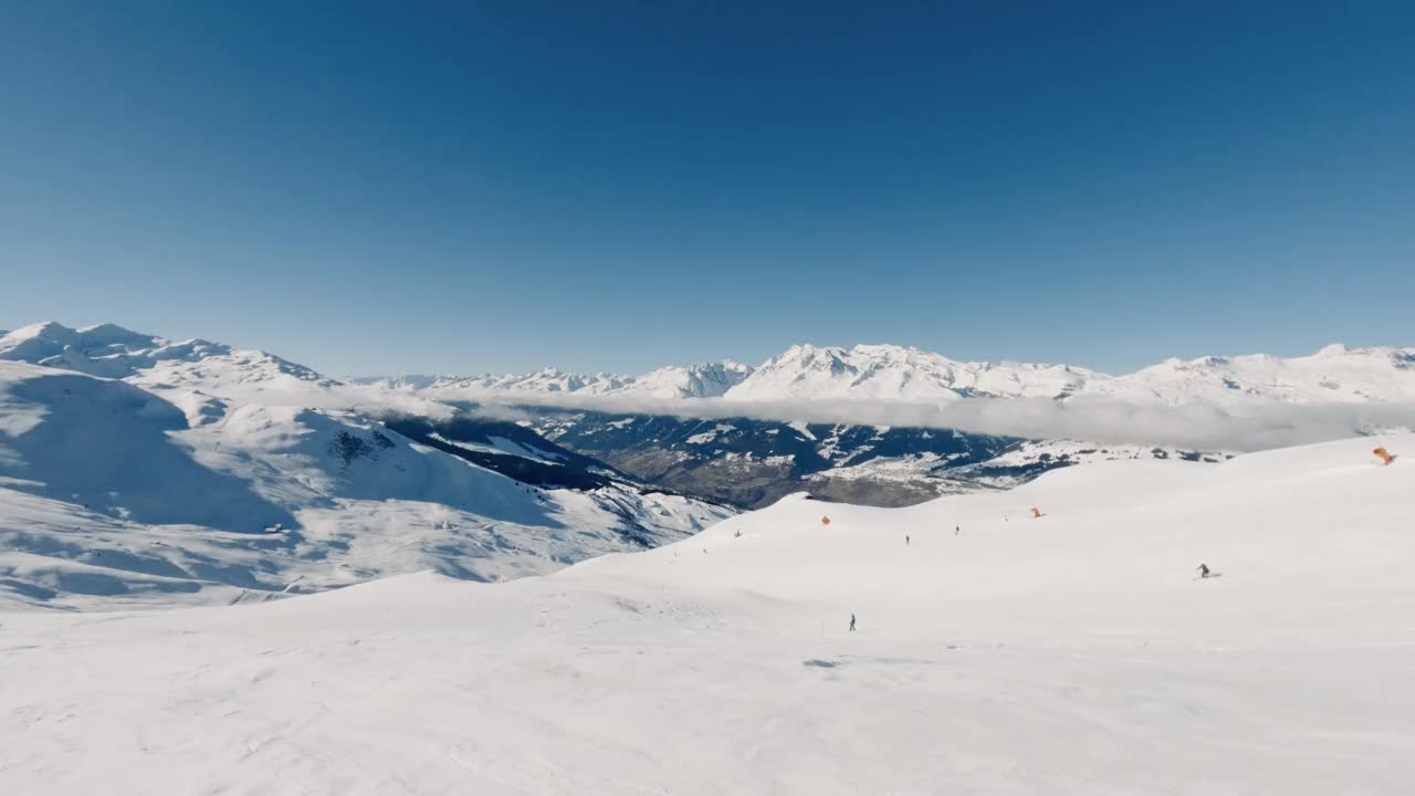 美丽的阳光明媚的一天，在滑雪地区Surselva Obersaxen Mundaun瑞士阿尔卑斯山50帧视频素材