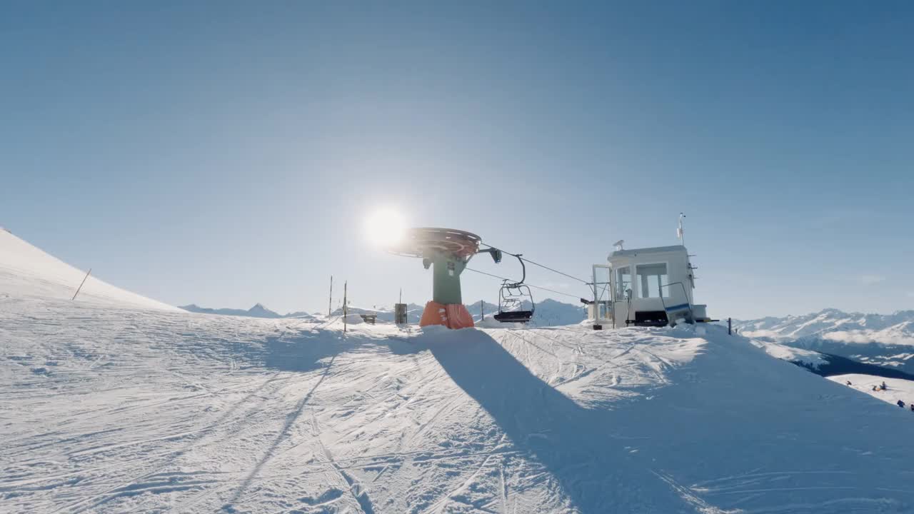 美丽的阳光明媚的一天，在滑雪地区Surselva Obersaxen Mundaun瑞士阿尔卑斯山50帧视频下载