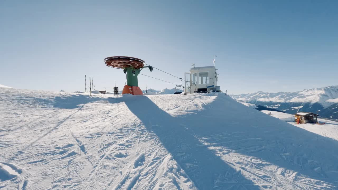 美丽的阳光明媚的一天，在滑雪地区Surselva Obersaxen Mundaun瑞士阿尔卑斯山50帧视频素材