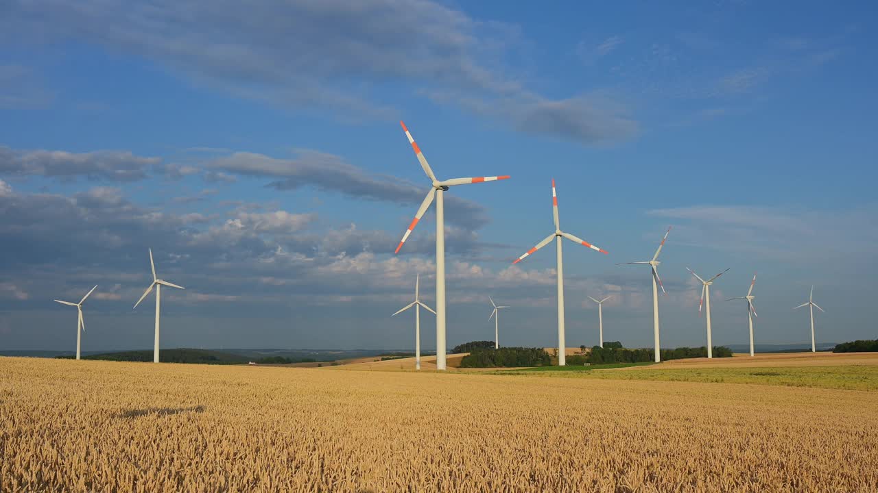 野外景观中的风力涡轮机，Höhefeld, Wertheim, Main-Tauber-Kreis, baden - wrttemberg，德国视频素材