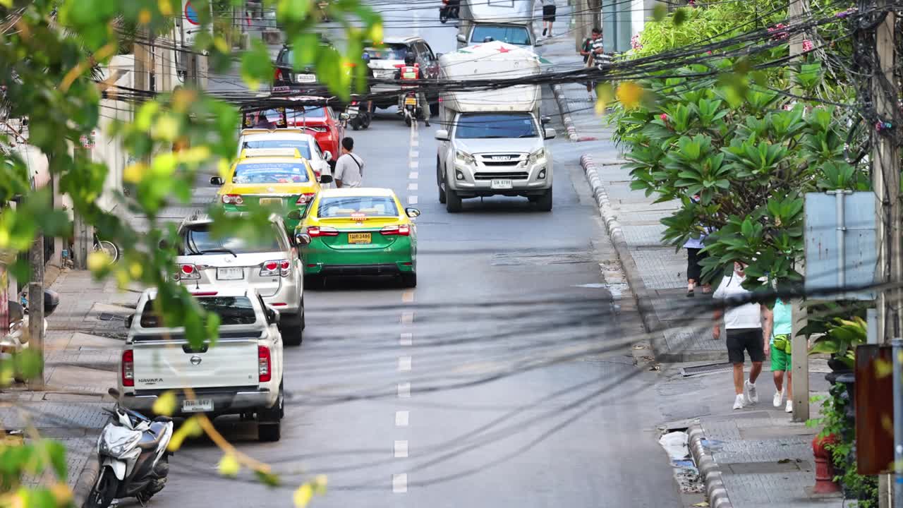 繁忙的城市交通路口视频素材