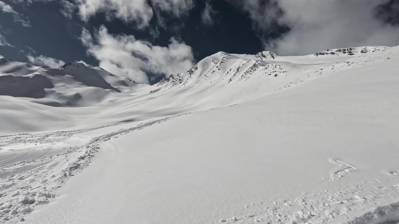 法国阿尔卑斯山脉康达明滑雪坡全景视频下载